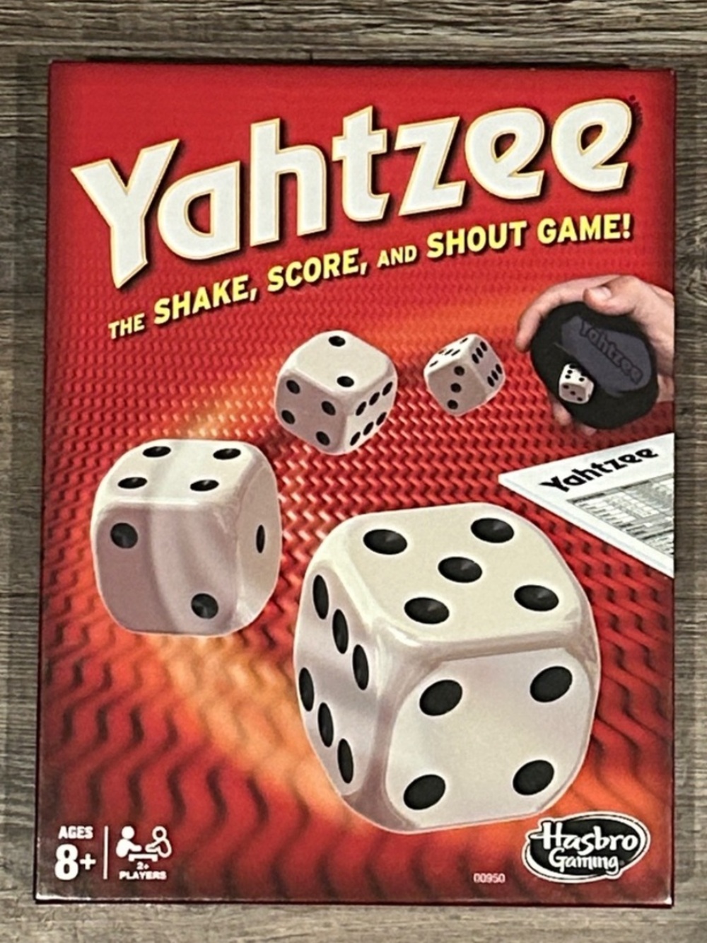 Hasbro Yahtzee Dice Game - Classic Dice Game Family Board Dice Game Ages 8 +